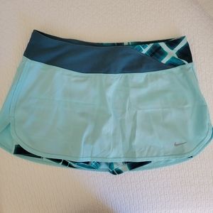 Nike Womens Size Small Aqua and Teal Athletic Scort with Patterned Shorts